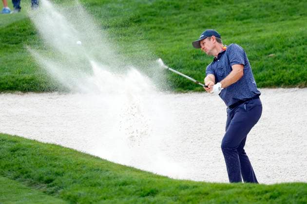 ORLANDO, FL - MARCH 08: PGA, Golf Herren golfer Justin Rose hits out of a sand trap on the 18th hole during the Arnold Palmer Invitational presented by MasterCard at the Arnold Palmer s Bay Hill Club & Lodge on March 8, 2024, in Orlando, Florida. (Photo by Brian Spurlock Icon Sportswire) GOLF: MAR 08 PGA Arnold Palmer Invitational presented by Mastercard EDITORIAL USE ONLY Icon24030895