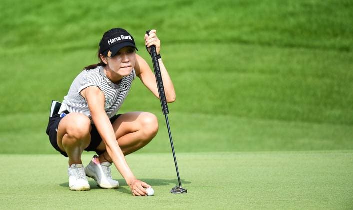 (240309) -- LINGSHUI, March 9, 2024 -- Lydia Ko of New Zealand lines up a shot during the third round of the Blue Bay LPGA, Golf Damen golf tournament in Lingshui, south China s Hainan Province, March 9, 2024. ) (SP)CHINA-HAINAN-LINGSHUI-GOLF-BLUE BAY LPGA (CN) YangxGuanyu 