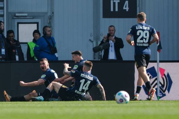 Wehen Wiesbaden celebrates the goal to 1 0, GER, SV Wehen Wiesbaden vs Hannover 96, Football, 2 Bundesliga, Matchday 25, Season 2023 2024, 09 03 2024 DFL REGULATIONS PROHIBIT ANY USE OF PHOTOGRAPHS AS IMAGE SEQUENCES AND OR QUASI VIDEO GER, SV Wehen Wiesbaden vs Hannover 96, Football, 2 Bundesliga, Matchday 25, Season 2023 2024, 09 03 2024 Wiesbaden Copyright: xEibner-Pressefoto FlorianxWieganx EP_FWD