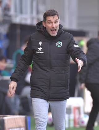 09 03 2024, xblx, Soccer 2 Bundesliga, SV Wehen Wiesbaden Hannover 96 emspor, v l Trainer Stefan Leitl Coach Hannover 96 DFL DFB REGULATIONS PROHIBIT ANY USE OF PHOTOGRAPHS as IMAGE SEQUENCES and or QUASI VIDEO Wiesbaden