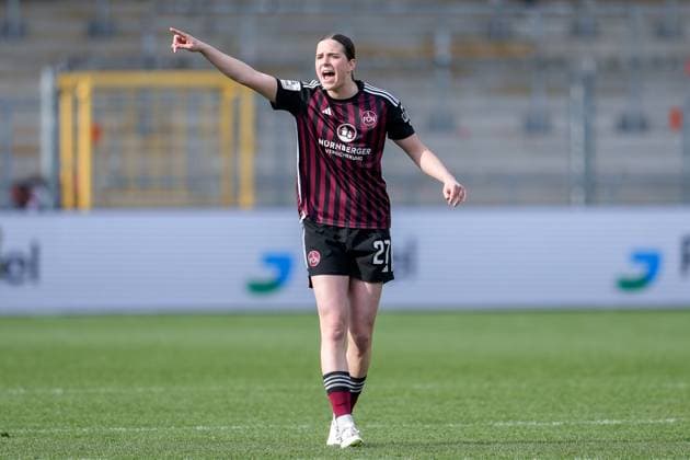 Lara Schmidt FCN, 27 , gives instructions, gestures, gestures with arms, cropped image, full body, single image, single photo, action, action, 09 03 2024, Sinsheim Hoffenheim Germany , Football, Google Pixel Women Bundesliga, TSG 1899 Hoffenheim 1 FC Nürnberg, DFB DFL REGULATIONS PROHIBIT ANY USE OF PHOTOGRAPHS AS IMAGE SEQUENCES AND OR QUASI VIDEO xozx