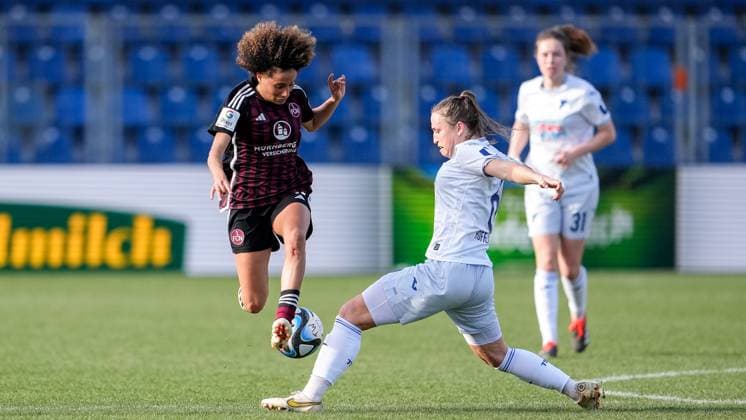 v li Amira Arfaoui FCN, 74 , Michaela Specht TSG, 6 , duel, duel, tackle, tackling, dynamics, action, action, 09 03 2024, Sinsheim Hoffenheim Germany , Football, Google Pixel Women Bundesliga, TSG 1899 Hoffenheim 1 FC Nürnberg, DFB DFL REGULATIONS PROHIBIT ANY USE OF PHOTOGRAPHS AS IMAGE SEQUENCES AND OR QUASI VIDEO xozx