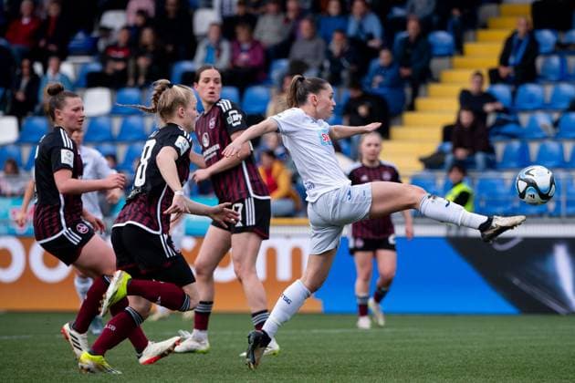 Jill Janssens TSG Hoffenheim, 09 in duel with Franziska Mai FC Nuernberg, 18 , GER, TSG 1899 Hoffenheim vs 1 FC Nuernberg, Football Google Pixel Women Bundesliga, 15 Matchday, Season 2023 2024, 09 03 2024 DFB regulations prohibit any use of photographs as image sequences and or quasi video GER, TSG 1899 Hoffenheim vs 1 FC Nuernberg, Football Google Pixel Women Bundesliga, 15 Matchday, Season 2023 2024, 09 03 2024 Hoffenheim Copyright: xEibner-Pressefoto Memmlerx EP_MMR