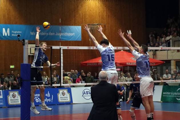 Volleyball Bundesliga Men, ASV Dachau vs VFB Friedrichshafen, 09 03 2024 Volleyball Bundesliga Men, ASV Dachau blue vs VFB Friedrichshafen white , Main Round, Munich, 09 03 2024 Picture Attack Simon Gallas 5, ASV Dachau vs Jackson George Young 15, VfB Friedrichshafen , Marcus Böhme 11, VfB Friedrichshafen Copyright: xBEAUTIFULxSPORTS NilsxKoepkex
