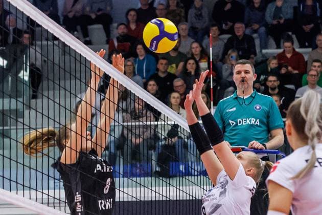 from left Greta Antonia Rakow Essen, 8 against Antonia Greskamp Schwarz Weiss Erfurt, 9 , 09 03 2024, Erfurt Germany , Volleyball, 2 Bundesliga Women Pro, Schwarz Weiss Erfurt Allbau Volleys Essen xprx