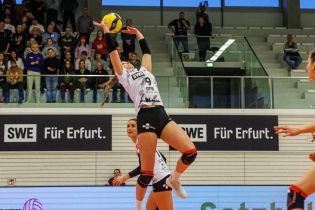Antonia Greskamp Schwarz Weiss Erfurt, 9 at serve, 09 03 2024, Erfurt Germany , Volleyball, 2 Bundesliga Women Pro, Schwarz Weiss Erfurt Allbau Volleys Essen xprx