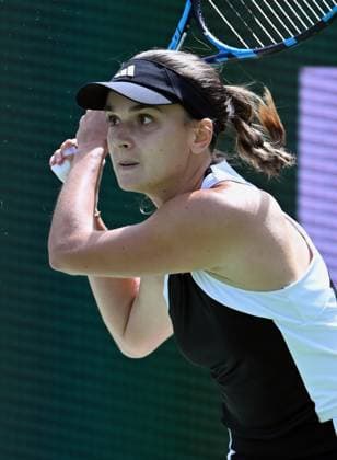 INDIAN WELLS, CA - MARCH 09: Clara Burel (FRA) looks down court after returning the ball in a WTA, Tennis Damen tennis match played on March 9, 2024 during the BNP Paribas Open played at the Indian Wells Tennis Garden in Indian Wells, CA. (Photo by John Cordes Icon Sportswire) TENNIS: MAR 09 BNP Paribas Open EDITORIAL USE ONLY Icon506240309009