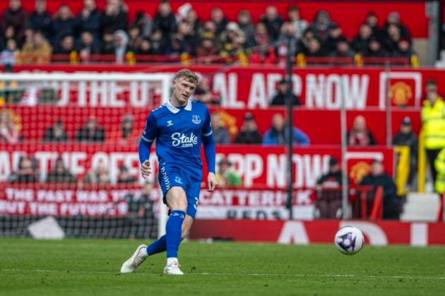 Manchester, England, March 9th 2024: Jarrad Branthwaite of Everton passes the ball during the Premier League football match between Manchester United, ManU and Everton at Old Trafford in England. United won 2-0 with goals by Bruno Fernandes and Marcus Rashford (Richard Callis SPP)  Copyright: xRichardxCallis SPPx spp-en-RiCa-richiecallis0903-9039