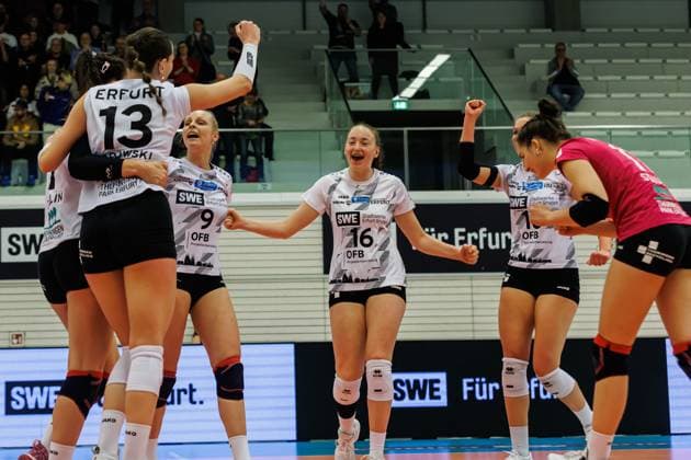 Cheering, celebration at Schwarz Weiss Erfurt in the middle Tabea Dreiack Schwarz Weiss Erfurt, 16 , 09 03 2024, Erfurt Germany , Volleyball, 2 Bundesliga Women Pro, Schwarz Weiss Erfurt Allbau Volleys Essen xprx