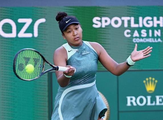 INDIAN WELLS, CA - MARCH 09: Naomi Osaka (JPN) returns the ball during a WTA, Tennis Damen tennis match played on March 9, 2024 during the BNP Paribas Open played at the Indian Wells Tennis Garden in Indian Wells, CA. (Photo by John Cordes Icon Sportswire) TENNIS: MAR 09 BNP Paribas Open EDITORIAL USE ONLY Icon506240309501