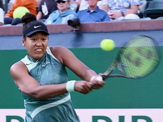 INDIAN WELLS, CA - MARCH 09: Naomi Osaka (JPN) returns the ball during a WTA, Tennis Damen tennis match played on March 9, 2024 during the BNP Paribas Open played at the Indian Wells Tennis Garden in Indian Wells, CA. (Photo by John Cordes Icon Sportswire) TENNIS: MAR 09 BNP Paribas Open EDITORIAL USE ONLY Icon506240309503