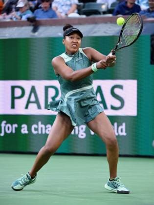 INDIAN WELLS, CA - MARCH 09: Naomi Osaka (JPN) returns the ball during a WTA, Tennis Damen tennis match played on March 9, 2024 during the BNP Paribas Open played at the Indian Wells Tennis Garden in Indian Wells, CA. (Photo by John Cordes Icon Sportswire) TENNIS: MAR 09 BNP Paribas Open EDITORIAL USE ONLY Icon506240309508