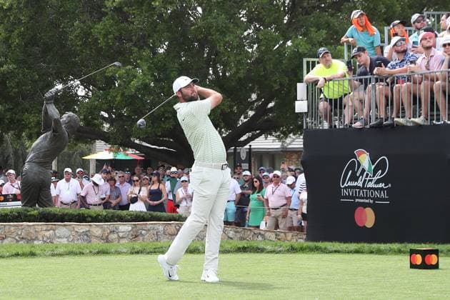 ORLANDO, FL - MARCH 09: PGA, Golf Herren golfer Scottie Scheffler hits his tee shot on the first hole during the Arnold Palmer Invitational presented by MasterCard at the Arnold Palmer s Bay Hill Club & Lodge on March 9, 2024, in Orlando, Florida. (Photo by Brian Spurlock Icon Sportswire) GOLF: MAR 09 PGA Arnold Palmer Invitational presented by Mastercard EDITORIAL USE ONLY Icon24030971