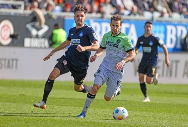 Soccer 2 BL SV Wehen Wiesbaden Hannover 96 09 03 24, Gino Fechner SVWW , Louis Schaub H96 ,