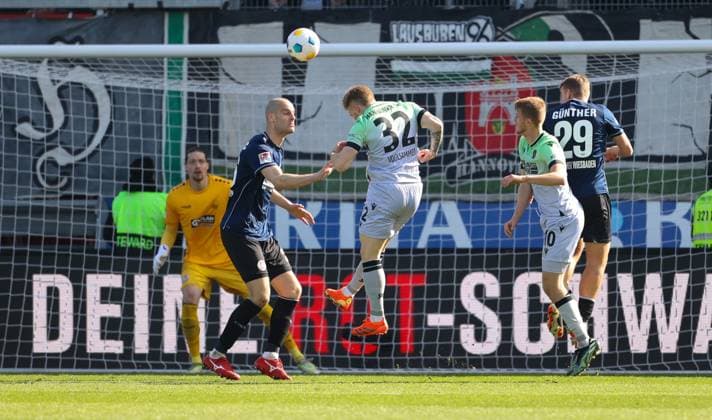 Soccer 2 BL SV Wehen Wiesbaden Hannover 96 09 03 24, equalizer by Andreas Voglsammler H96 ,