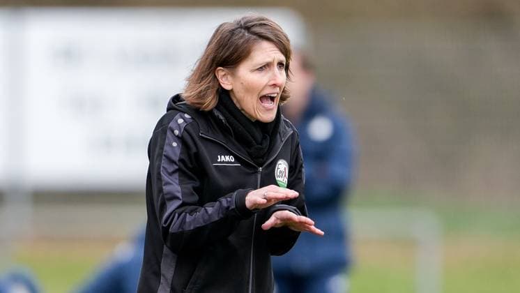 Britta Hainke Head Coach, Coach, FSV , gives instructions, gestures, gesticulates with arms, single image, single photo, action, action, 10 03 2024, Sankt Leon Rot Germany , Football, 2 Women Bundesliga, TSG 1899 Hoffenheim II U20 FSV Gütersloh 2009, DFB DFL REGULATIONS PROHIBIT ANY USE OF PHOTOGRAPHS AS IMAGE SEQUENCES AND OR QUASI VIDEO xozx