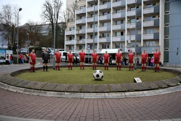 10 03 2024, xmohx, Fußball 2 Bundesliga, 1 FC Kaiserslautern VfL Osnabrück emspor, v l 11 Freunde Kreisel in Kaiserslautern DFL DFB REGULATIONS PROHIBIT ANY USE OF PHOTOGRAPHS as IMAGE SEQUENCES and or QUASI VIDEO Kaiserslautern