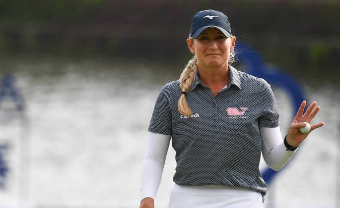 (240310) -- LINGSHUI, March 10, 2024 -- Bailey Tardy of the United States waves to the spectators after winning the Blue Bay LPGA, Golf Damen golf tournament in Lingshui, south China s Hainan Province, March 10, 2024. ) (SP)CHINA-HAINAN-LINGSHUI-GOLF-BLUE BAY LPGA (CN) YangxGuanyu 