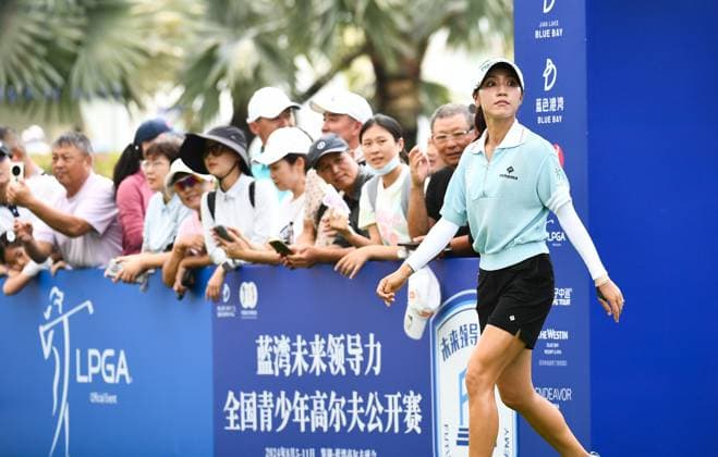 (240310) -- LINGSHUI, March 10, 2024 -- Lydia Ko of New Zealand enters the venue before the final round of the Blue Bay LPGA, Golf Damen golf tournament in Lingshui, south China s Hainan Province, March 10, 2024. ) (SP)CHINA-HAINAN-LINGSHUI-GOLF-BLUE BAY LPGA (CN) YangxGuanyu 