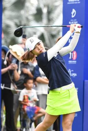 (240310) -- LINGSHUI, March 10, 2024 -- Furue Ayaka of Japan watches a shot during the final round of the Blue Bay LPGA, Golf Damen golf tournament in Lingshui, south China s Hainan Province, March 10, 2024. ) (SP)CHINA-HAINAN-LINGSHUI-GOLF-BLUE BAY LPGA (CN) YangxGuanyu 