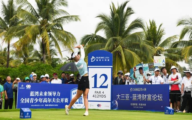 (240310) -- LINGSHUI, March 10, 2024 -- Lydia Ko of New Zealand watches a shot during the final round of the Blue Bay LPGA, Golf Damen golf tournament in Lingshui, south China s Hainan Province, March 10, 2024. ) (SP)CHINA-HAINAN-LINGSHUI-GOLF-BLUE BAY LPGA (CN) YangxGuanyu 