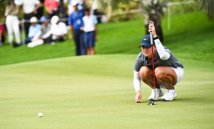 (240310) -- LINGSHUI, March 10, 2024 -- Bailey Tardy of the United States lines up a shot during the final round of the Blue Bay LPGA, Golf Damen golf tournament in Lingshui, south China s Hainan Province, March 10, 2024. ) (SP)CHINA-HAINAN-LINGSHUI-GOLF-BLUE BAY LPGA (CN) YangxGuanyu 