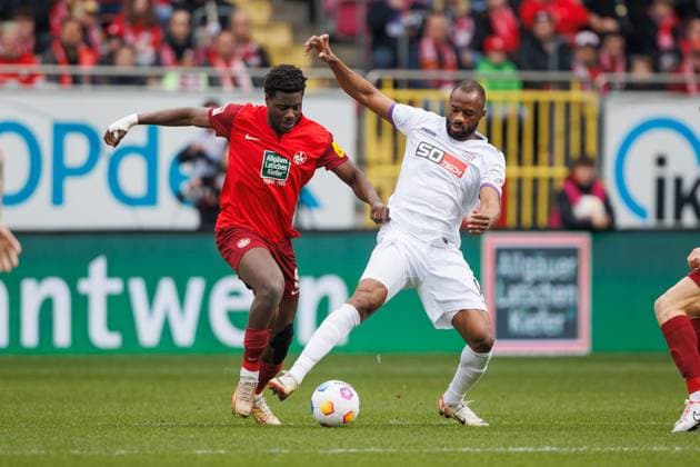 Ragnar Prince Friedel Ache 1 FC Kaiserslautern in duel with Oumar Diakhite VFL Osnabrueck , 1 FC Kaiserslautern vs VFL Osnabrueck, Soccer, 2 Bundesliga, Season 2023 2024, 10 03 2024 1 FC Kaiserslautern vs VFL Osnabrueck, Soccer, 2 Bundesliga, Season 2023 2024, 10 03 2024 Kaiserslautern Copyright: xEibner-Pressefoto AlexanderxNeisx EP_ANS