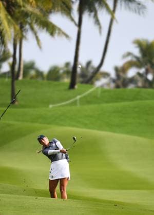 (240310) -- LINGSHUI, March 10, 2024 -- Bailey Tardy of the United States playes a shot during the final round of the Blue Bay LPGA, Golf Damen golf tournament in Lingshui, south China s Hainan Province, March 10, 2024. ) (SP)CHINA-HAINAN-LINGSHUI-GOLF-BLUE BAY LPGA (CN) YangxGuanyu 