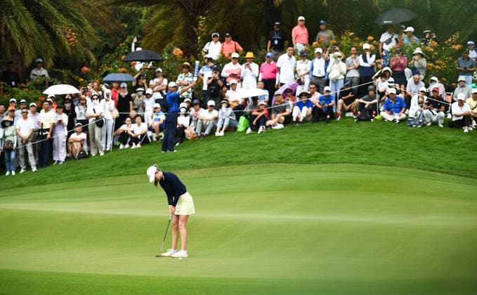(240310) -- LINGSHUI, March 10, 2024 -- Sarah Schmelzel of the United States putts a shot during the final round of the Blue Bay LPGA, Golf Damen golf tournament in Lingshui, south China s Hainan Province, March 10, 2024. ) (SP)CHINA-HAINAN-LINGSHUI-GOLF-BLUE BAY LPGA (CN) YangxGuanyu 