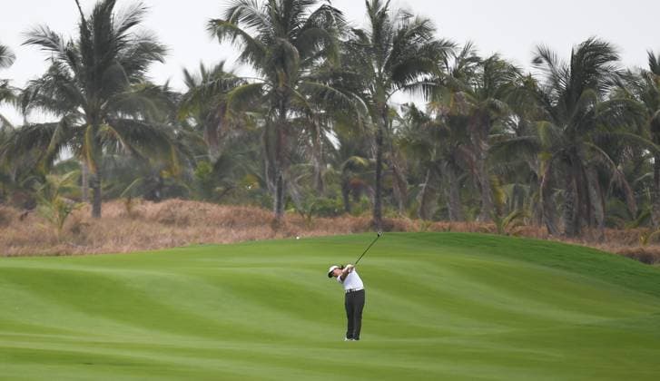 (240310) -- LINGSHUI, March 10, 2024 -- Yin Ruoning of China plays a shot during the final round of the Blue Bay LPGA, Golf Damen golf tournament in Lingshui, south China s Hainan Province, March 10, 2024. ) (SP)CHINA-HAINAN-LINGSHUI-GOLF-BLUE BAY LPGA (CN) YangxGuanyu 
