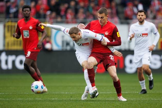Filip Kaloc 1 FC Kaiserslautern in duel with Jannes Wulff VFL Osnabrueck , 1 FC Kaiserslautern vs VFL Osnabrueck, Soccer, 2 Bundesliga, Season 2023 2024, 10 03 2024 1 FC Kaiserslautern vs VFL Osnabrueck, Soccer, 2 Bundesliga, Season 2023 2024, 10 03 2024 Kaiserslautern Copyright: xEibner-Pressefoto AlexanderxNeisx EP_ANS