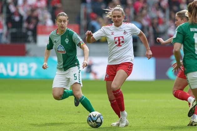 v li Marleen Schimmer 1 FC Köln, 23 on the ball, single image, full body, action, action, match scene, THE DFB GUIDELINES PROHIBIT ANY USE OF PHOTOGRAPHS AS IMAGE SEQUENCES AND OR QUASI VIDEO DFB REGULATIONS PROHIBIT ANY USE OF PHOTOGRAPHS AS IMAGE SEQUENCES AND OR QUASI VIDEO , 10 03 2024, Cologne Germany , Football, Google Pixel Womens Bundesliga, 1 FC Köln SV Werder Bremen xobx