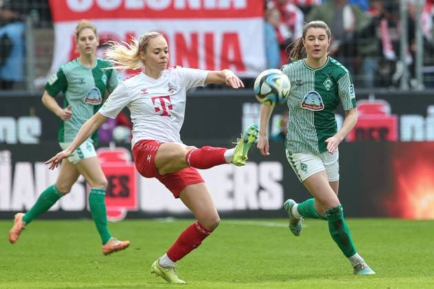 from left Janina Hechler 1 FC Köln, 28 and Chiara Hahn SV Werder Bremen, 21 in a duel, dynamic, action, action, game scene, THE DFB GUIDELINES PROHIBIT ANY USE OF PHOTOGRAPHS AS IMAGE SEQUENCES AND OR QUASI VIDEO DFB REGULATIONS PROHIBIT ANY USE OF PHOTOGRAPHS AS IMAGE SEQUENCES AND OR QUASI VIDEO , 10 03 2024, Cologne Germany , Football, Google Pixel Womens Bundesliga, 1 FC Köln SV Werder Bremen xobx