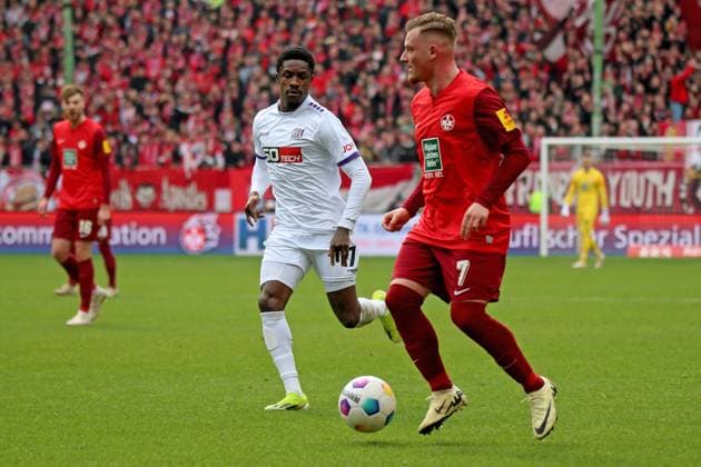 10 03 2024, xmohx, Fußball 2 Bundesliga, 1 FC Kaiserslautern VfL Osnabrück emspor, v l Christian Conteh VfL Osnabrueck Osnabrück Marlon Ritter 1 FC Kaiserslautern Zweikampf, Aktion, action, battle for the ball DFL DFB REGULATIONS PROHIBIT ANY USE OF PHOTOGRAPHS as IMAGE SEQUENCES and or QUASI VIDEO Kaiserslautern