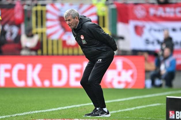 2 Bundesliga 1 FC Kaiserslautern VfL Osnabrück on 10 03 2024 at Fritz Walter Stadium in Kaiserslautern Coach Friedhelm Funkel Kaiserslautern dissatisfied, disappointed, disappointed, dejected MT