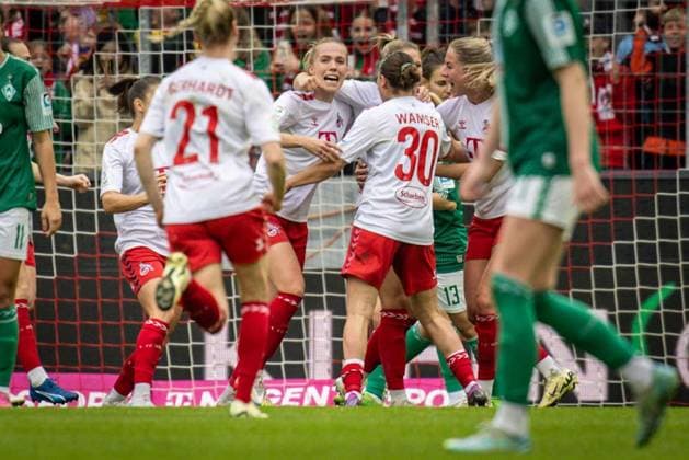 GOOGLE PIXEL Womens Bundesliga 1 FC Köln SV Werder Bremen 10 03 2024 Goal celebration to 1 0 by Marleen Schimmer 1 FC Köln, 23 GOOGLE PIXEL Womens Bundesliga 1 FC Köln SV Werder Bremen 10 03 2024, Matchday 15, on 10 03 2024 at RheinEnergie Stadion in Cologne DFL REGULATIONS PROHIBIT ANY USE OF PHOTOGRAPHS AS IMAGE SEQUENCES AND OR QUASI VIDEO Copyright: xBEAUTIFULxSPORTS LeahxKohringx