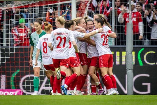 GOOGLE PIXEL Womens Bundesliga 1 FC Köln SV Werder Bremen 10 03 2024 Goal celebration to 1 0 by Marleen Schimmer 1 FC Köln, 23 GOOGLE PIXEL Womens Bundesliga 1 FC Köln SV Werder Bremen 10 03 2024, Matchday 15, on 10 03 2024 at RheinEnergie Stadion in Cologne DFL REGULATIONS PROHIBIT ANY USE OF PHOTOGRAPHS AS IMAGE SEQUENCES AND OR QUASI VIDEO Copyright: xBEAUTIFULxSPORTS LeahxKohringx