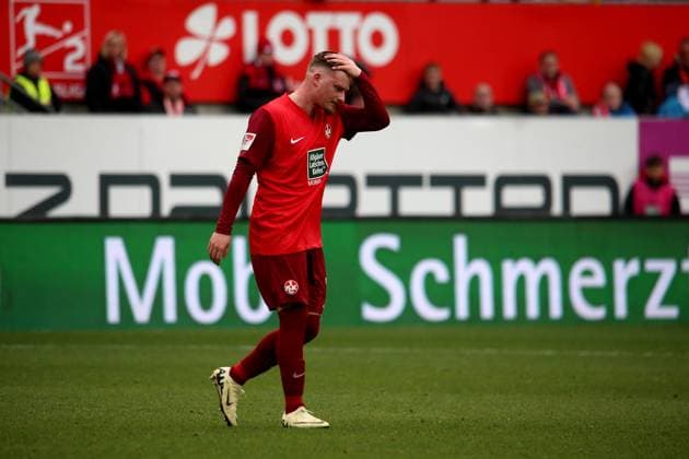 10 03 2024, xmohx, Fussball 2 Bundesliga, 1 FC Kaiserslautern VfL Osnabrück emspor, v l Marlon Ritter 1 FC Kaiserslautern Enttäuscht enttaeuscht traurig frustriert ratlos DFL DFB REGULATIONS PROHIBIT ANY USE OF PHOTOGRAPHS as IMAGE SEQUENCES and or QUASI VIDEO Kaiserslautern