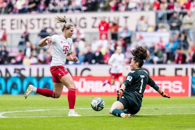 GOOGLE PIXEL Womens Bundesliga 1 FC Köln SV Werder Bremen 10 03 2024 Marleen Schimmer 1 FC Köln, 23 storms towards goal Livia Peng SV Werder Bremen, 1 defends penalty foul GOOGLE PIXEL Womens Bundesliga 1 FC Köln SV Werder Bremen, Cologne, RheinEnergieStadion on 10 03 2024 DFB REGULATIONS PROHIBIT ANY USE OF PHOTOGRAPHS AS IMAGE SEQUENCES AND OR QUASI VIDEO Copyright: xBEAUTIFULxSPORTS Wunderlx