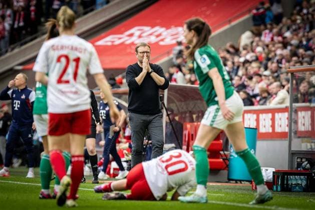 GOOGLE PIXEL Womens Bundesliga 1 FC Köln SV Werder Bremen 10 03 2024 Thomas Horsch Head Coach SV Werder Bremen GOOGLE PIXEL Womens Bundesliga 1 FC Köln SV Werder Bremen 10 03 2024, Matchday 15, on 10 03 2024 at RheinEnergie Stadion in Cologne DFL REGULATIONS PROHIBIT ANY USE OF PHOTOGRAPHS AS IMAGE SEQUENCES AND OR QUASI VIDEO Copyright: xBEAUTIFULxSPORTS LeahxKohringx