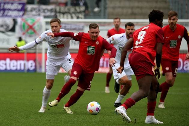 10 03 2024, xmohx, Fußball 2 Bundesliga, 1 FC Kaiserslautern VfL Osnabrück emspor, v l Jannes Wulf VfL Osnabrueck Osnabrück Marlon Ritter 1 FC Kaiserslautern Zweikampf, Aktion, action, battle for the ball DFL DFB REGULATIONS PROHIBIT ANY USE OF PHOTOGRAPHS as IMAGE SEQUENCES and or QUASI VIDEO Kaiserslautern