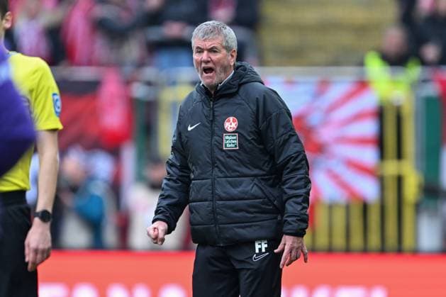 2 Bundesliga 1 FC Kaiserslautern VfL Osnabrück on 10 03 2024 at Fritz Walter Stadium in Kaiserslautern Coach Friedhelm Funkel Kaiserslautern dissatisfied, disappointed, disappointed, dejected MT