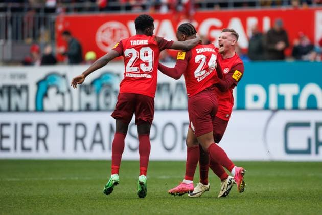 h24 celebrates the goal for 2 2 with Richmond Tachie 1 FC Kaiserslautern and Marlon Ritter 1 FC Kaiserslautern , 1 FC Kaiserslautern vs VFL Osnabrueck, Soccer, 2 Bundesliga, Season 2023 2024, 10 03 2024 1 FC Kaiserslautern vs VFL Osnabrueck, Soccer, 2 Bundesliga, Season 2023 2024, 10 03 2024 Kaiserslautern Copyright: xEibner-Pressefoto AlexanderxNeisx EP_ANS
