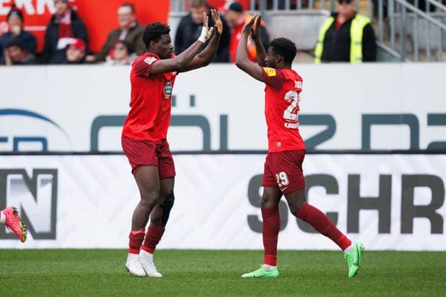 Ragnar Prince Friedel Ache 1 FC Kaiserslautern celebrates the goal to 1 1 with Richmond Tachie 1 FC Kaiserslautern , 1 FC Kaiserslautern vs VFL Osnabrueck, Football, 2 Bundesliga, Season 2023 2024, 10 03 2024 1 FC Kaiserslautern vs VFL Osnabrueck, Football, 2 Bundesliga, Season 2023 2024, 10 03 2024 Kaiserslautern Copyright: xEibner-Pressefoto AlexanderxNeisx EP_ANS