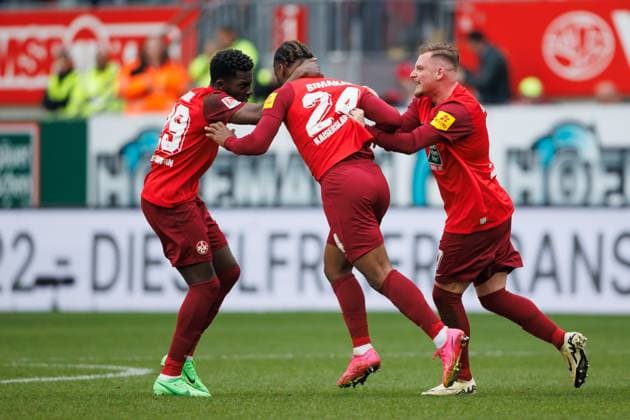 h24 celebrates the goal for 2 2 with Richmond Tachie 1 FC Kaiserslautern and Marlon Ritter 1 FC Kaiserslautern , 1 FC Kaiserslautern vs VFL Osnabrueck, Soccer, 2 Bundesliga, Season 2023 2024, 10 03 2024 1 FC Kaiserslautern vs VFL Osnabrueck, Soccer, 2 Bundesliga, Season 2023 2024, 10 03 2024 Kaiserslautern Copyright: xEibner-Pressefoto AlexanderxNeisx EP_ANS