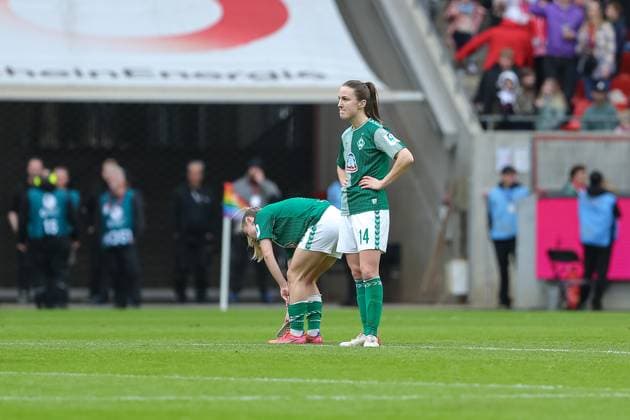 v li Michaela Brandenburg SV Werder Bremen, 14 disappointed about the defeat, disappointment after the final whistle, final whistle, highlight, loser, lost, frustration, pessimistic, THE DFB REGULATIONS PROHIBIT ANY USE OF PHOTOGRAPHS AS IMAGE SEQUENCES AND OR QUASI VIDEO , 10 03 2024, Cologne Germany , Football, Google Pixel Womens Bundesliga, 1 FC Köln SV Werder Bremen xobx