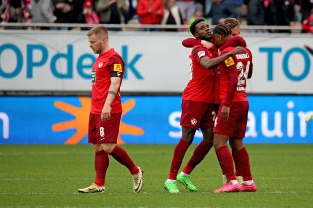 10 03 2024, xmohx, Fußball 2 Bundesliga, 1 FC Kaiserslautern VfL Osnabrück emspor, v l Jubel Freude über über den Sieg bei Richmond Tachie 1 FC Kaiserslautern Ba Muaka Simakala 1 FC Kaiserslautern Jean Zimmer 1 FC Kaiserslautern Marlon Ritter 1 FC Kaiserslautern DFL DFB REGULATIONS PROHIBIT ANY USE OF PHOTOGRAPHS as IMAGE SEQUENCES and or QUASI VIDEO Kaiserslautern