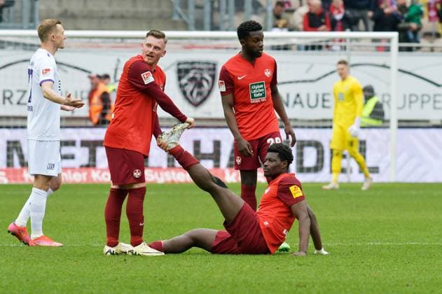 Football 2 Bundesliga Season 2023 24 Kaiserslautern Fritz Walter Stadion 10 03 2024 1 FC Kaiserslautern fck VfL Osnabrück os 3 2 Ragnar ACHE 1 FC Kaiserslautern , Two-time goalscorer has cramps, Marlon RITTER 1 FC Kaiserslautern helps Football 2 Bundesliga 1 FC Kaiserslautern