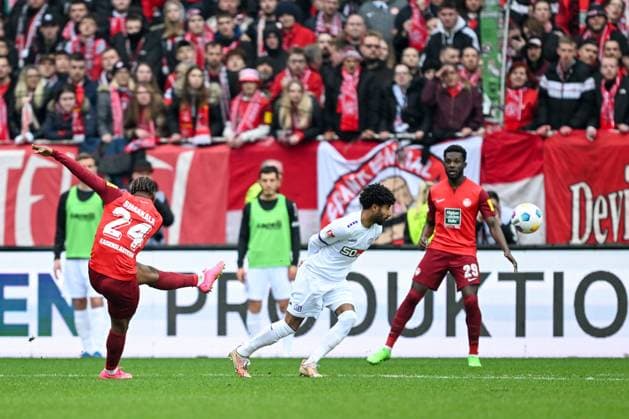 2 Bundesliga 1 FC Kaiserslautern VfL Osnabrück on 10 03 2024 at Fritz Walter Stadion in Kaiserslautern Goal to 2 2 Goalscorer Ba Muaka Simakala Kaiserslautern with the goal to 2 2 MT