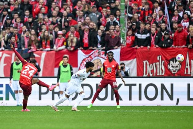 2 Bundesliga 1 FC Kaiserslautern VfL Osnabrück on 10 03 2024 at Fritz Walter Stadion in Kaiserslautern Goal to 2 2 Goalscorer Ba Muaka Simakala Kaiserslautern with the goal to 2 2 MT